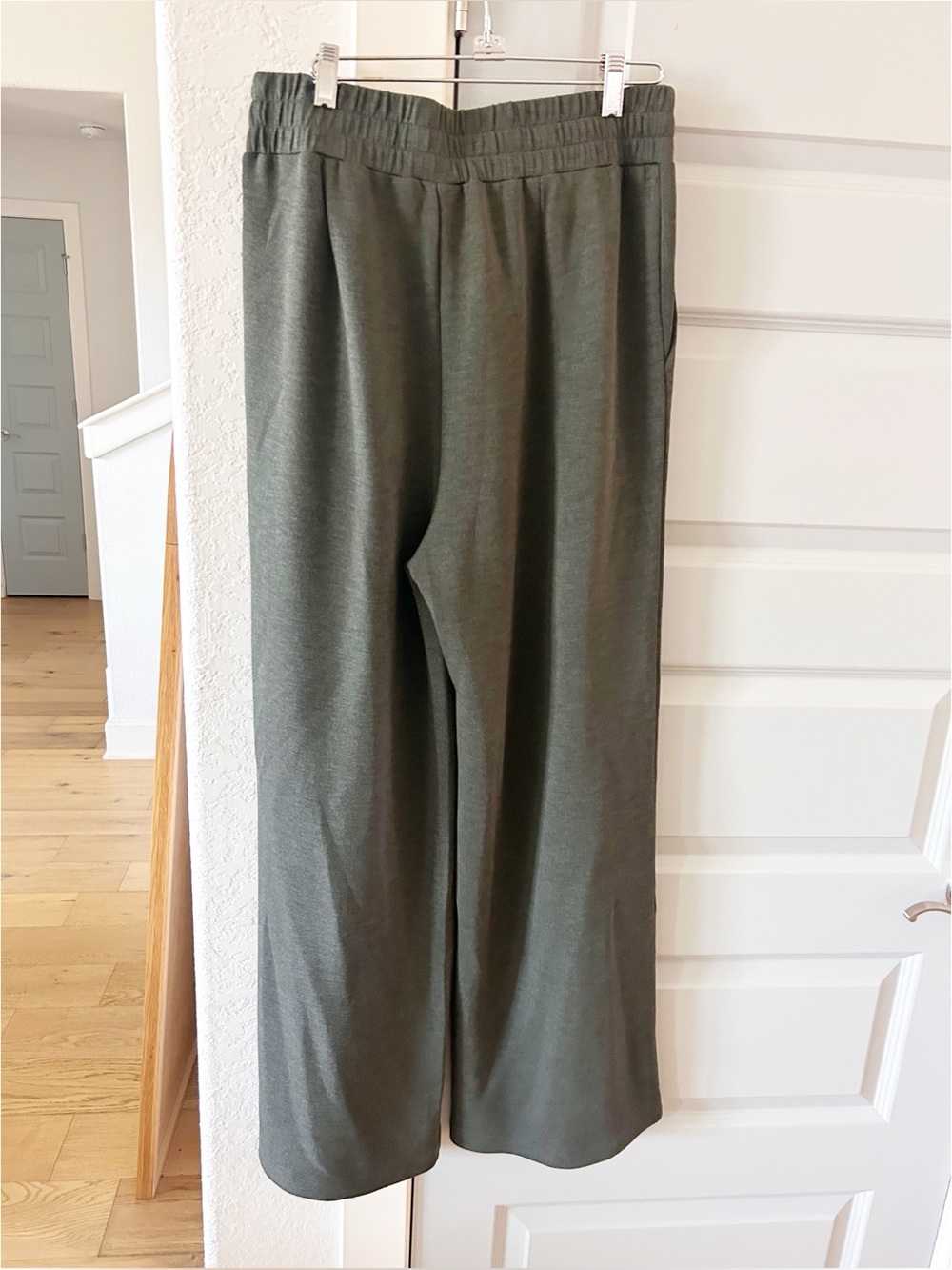 NWT Varley The Extra Wide Leg Pants 29.5 Olive Marl - Picture 5 of 5